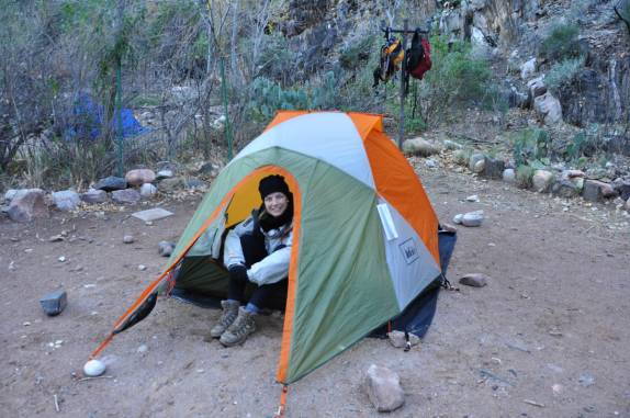 Acampando no Bright Angel Canyon, no fundo do Grand Canyon, no Arizona, nos Estados Unidos